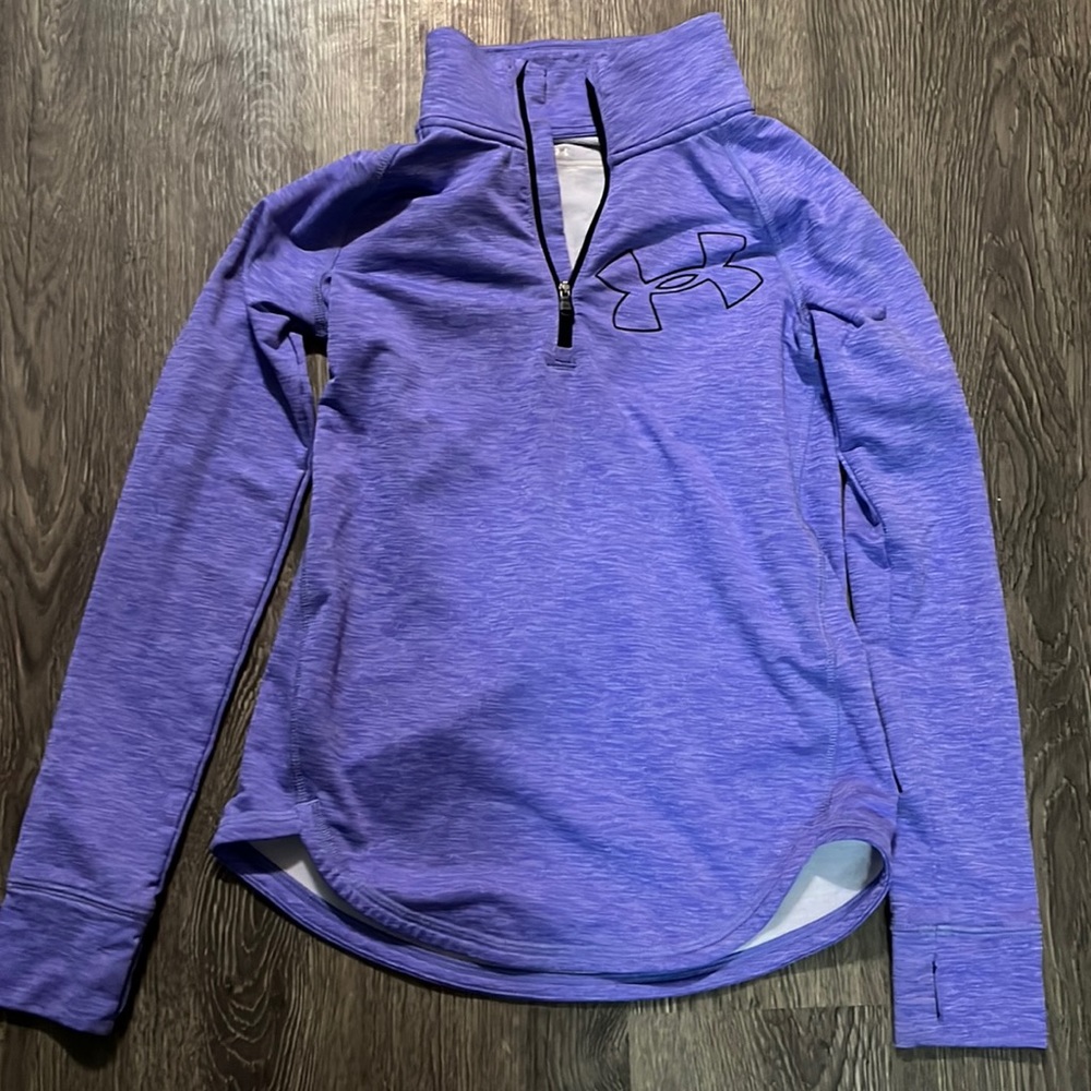 Girls under armour, fitted pullover. size YMD